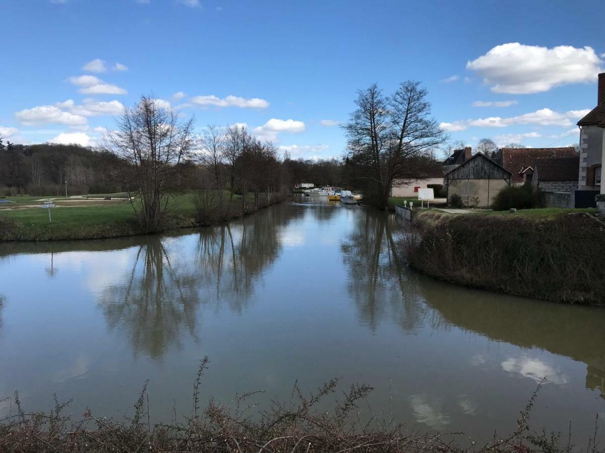 Les Lodges Du Canal Vue Sur Le Canal Rogny Екстер'єр фото